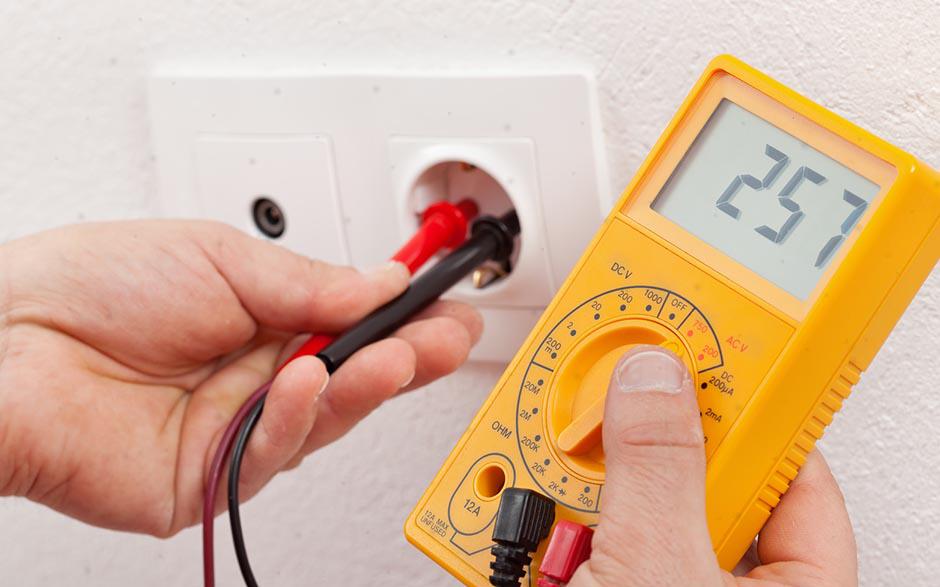 je recherche un électricien Le Mesnil-Saint-Denis